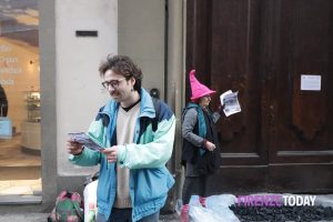 Blitz degli attivisti, carbone scaricato di fronte alla Regione / FOTO 