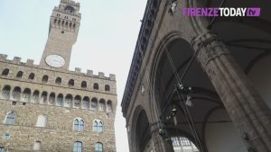 Piazza della Signoria: in migliaia per il volo della befana / VIDEO - FOTO