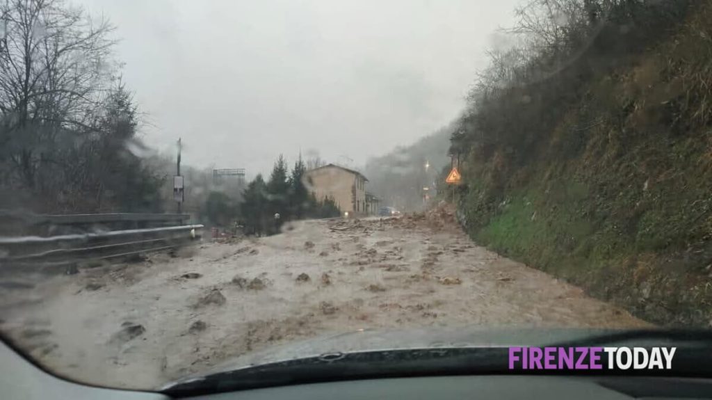 Esonda torrente: Bolognese chiusa, paura per le case / FOTO