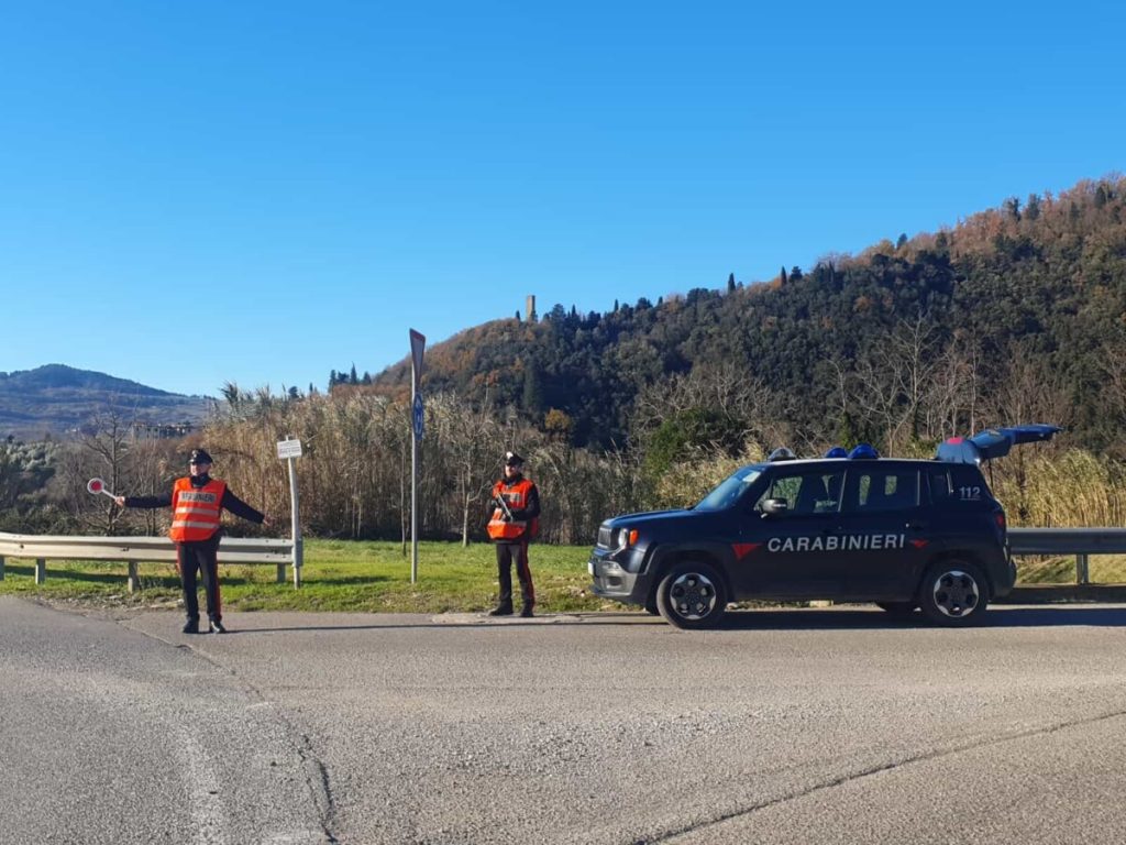 Controlli, ritirate 5 patenti