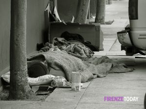Freddo e clochard, appello del Comune: “Segnalateci chi dorme per strada”