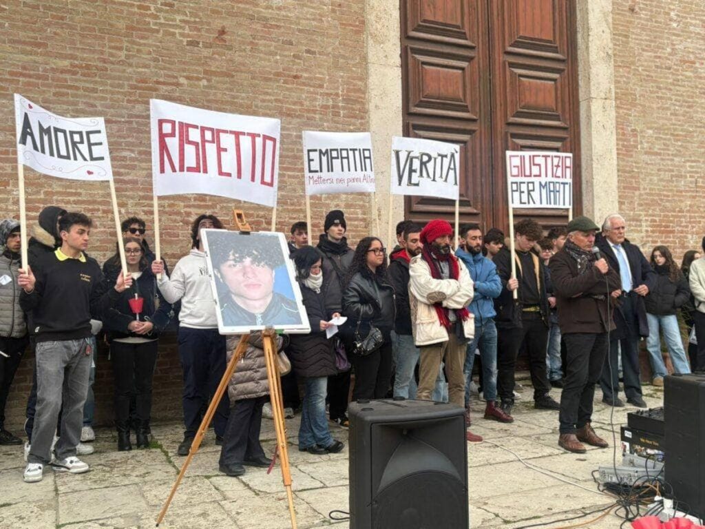 Omicidio di Campi, la madre: “Mio figlio ucciso nell'indifferenza”