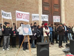 Omicidio di Campi, la madre: “Mio figlio ucciso nell'indifferenza”