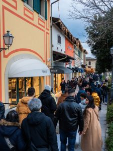 Saldi: nel primo weekend oltre 53mila presenze nell'outlet di Barberino 