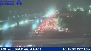 Incidente in A1: altro scontro tra tir, traffico bloccato in autostrada