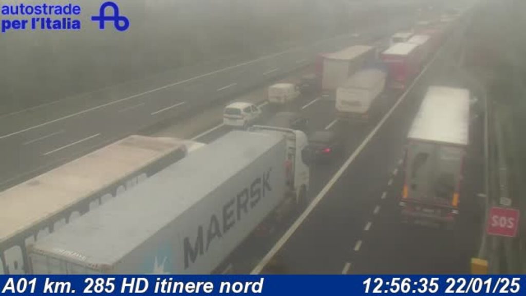Incidente tra camion in galleria: maxi ingorgo sull'autostrada A1