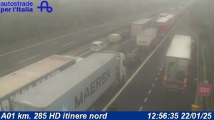 Incidente tra camion in galleria: maxi ingorgo sull'autostrada A1 