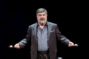 Al Teatro della Pergola "Chi è io?": un’indagine sulla psiche e sull’anima con Francesco Pannofino