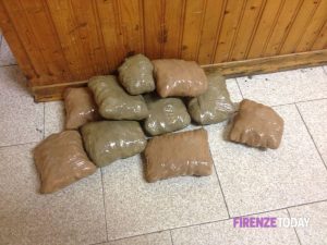 Operazione congiunta tra polizia e polizia municipale: sequestrati 16 chili di hashish, in carcere due trentenni