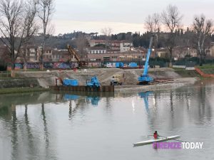 Tramvia, proseguono i lavori per il nuovo ponte sull’Arno / FOTO 