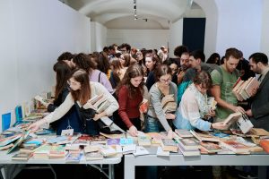Librokilo per la prima volta a Firenze: con 10 € scegli 1 KG di libri usati e introvabili