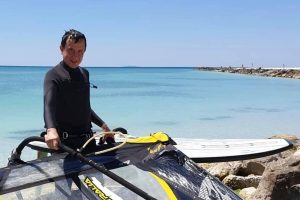 Si immerge nel lago ghiacciato e non riemerge: il fotografo Massimo Sestini è in coma farmacologico