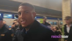 Fiorentina, Folorunsho è arrivato a Firenze: "Contento di essere qui" / VIDEO