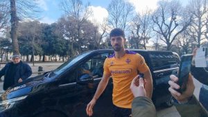 Fiorentina, Pablo Marì è arrivato in città / VIDEO