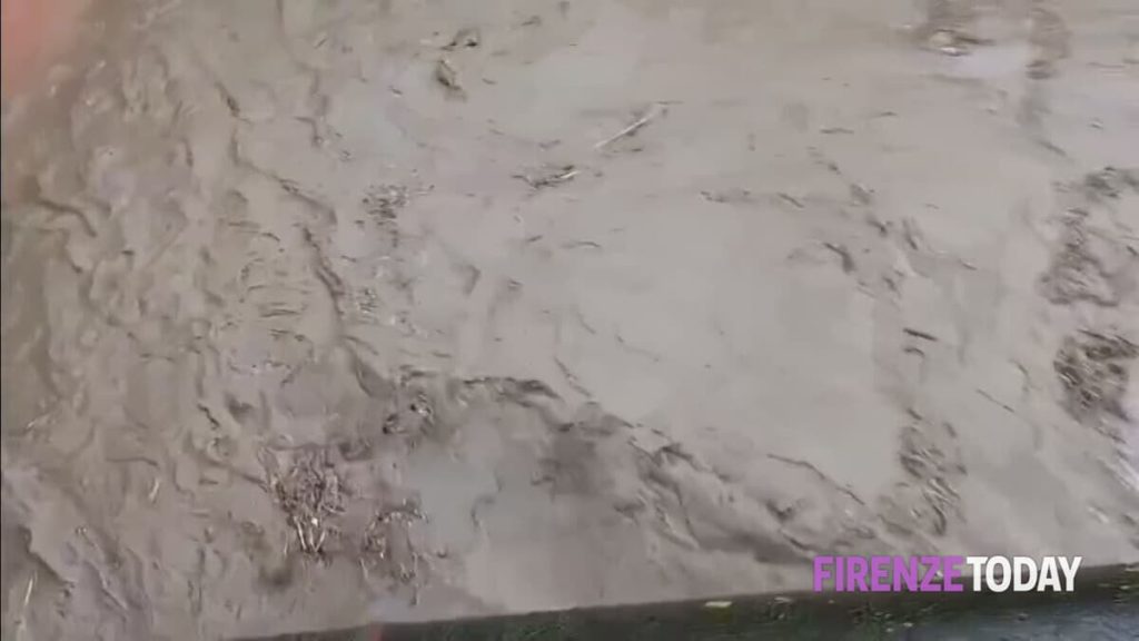 Bomba d'acqua su Firenze, il racconto delle lunghe ore del nubifragio / VIDEO