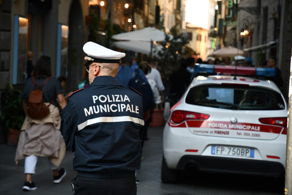 Fermato per caso, faceva il noleggio con conducente da Firenze all'Ucraina: maxi multa