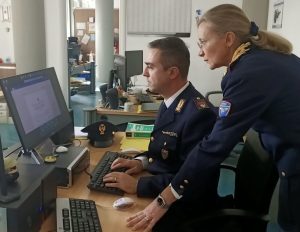 Estorsioni sessuali contro i minori, minacce sui social, truffe: tutti i reati on line scoperti nel 2024