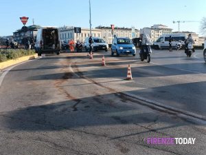 Autobus perde olio: mattinata difficile per il traffico / FOTO