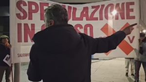 Salviamo Firenze, protesta davanti al The Social Hub: "Non è il benvenuto. Meglio niente che questo" / VIDEO