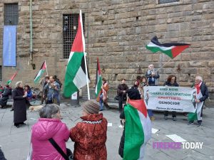 Nella Giornata della Memoria sotto Palazzo Vecchio la contestazione per la Palestina / FOTO
