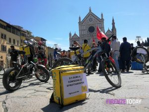 Rider, la protesta: “Paghe sempre più basse. E da Firenze consegniamo fino a Pistoia”