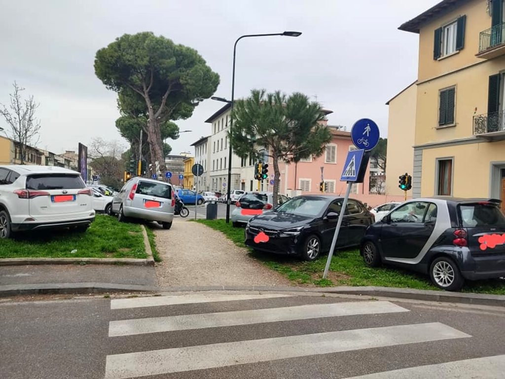 Viola allo stadio Franchi per Fiorentina-Napoli: attenzione ai provvedimenti di circolazione