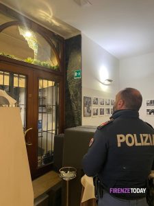 Ancora una spaccata contro il bar di Aldo Cursano: "Più di venti volte, è sconfortante" / FOTO