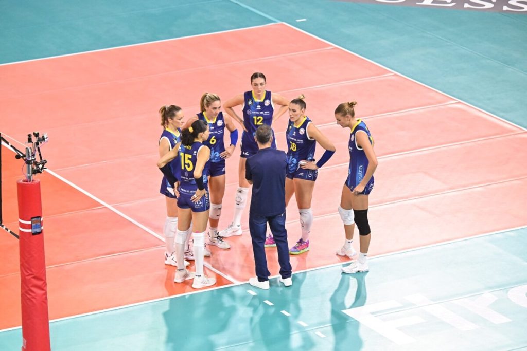 Volley A1 femminile, Milano vince il recupero e tallona la Savino Del Bene