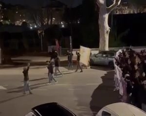 Lazio-Fiorentina: 300 viola a Roma senza biglietto per protesta contro il caro prezzi, saranno tutti denunciati