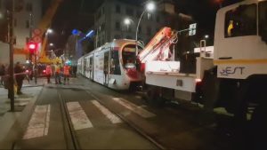 Spostata la tramvia con la maxi gru, verso la riapertura del viale / FOTO - VIDEO