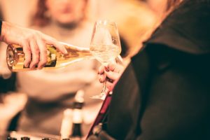 Commercio: vino rosso ancora giù all’estero, si importano bollicine e birra 