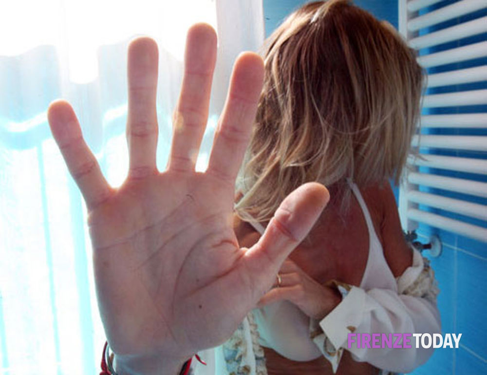Violentata 16enne, si cerca l'aggressore