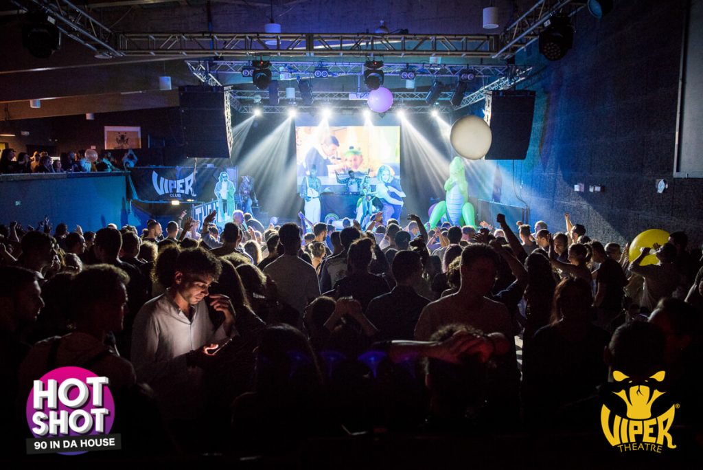"Hot shot", party a tema anni '90 al Viper