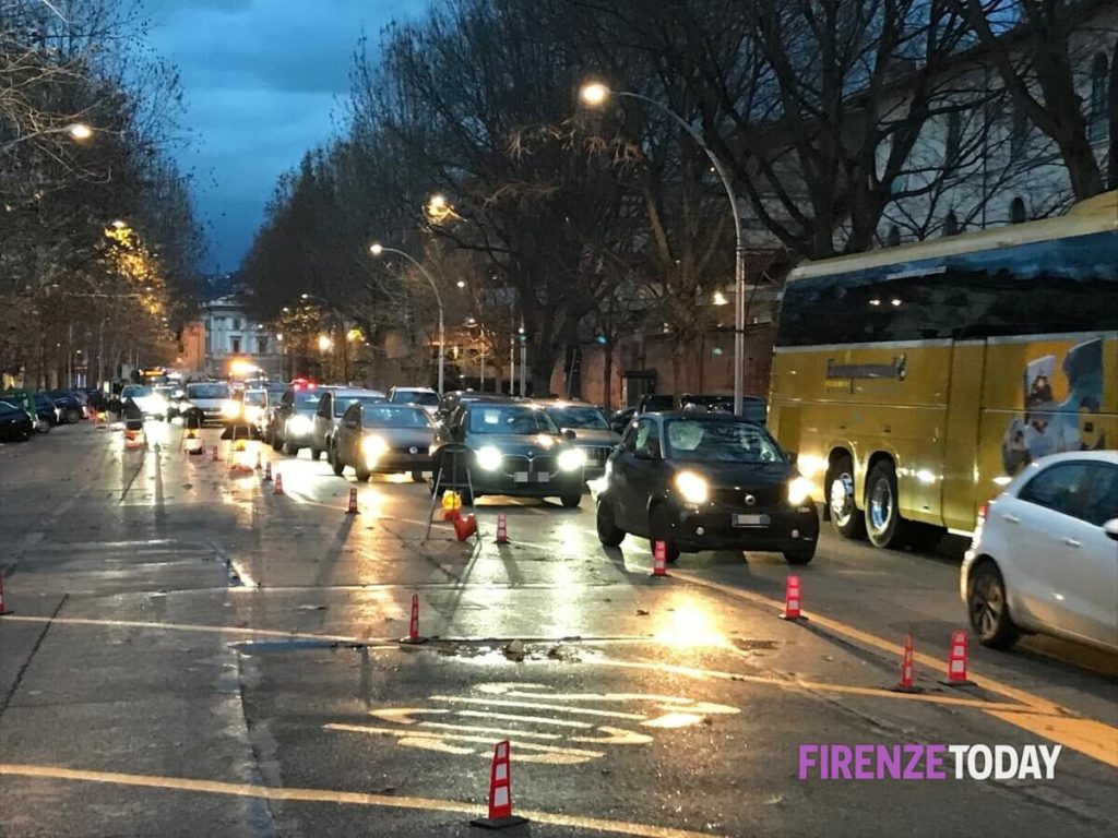 Tramvia, code tra Viali e Gavinana. L'incubo dei residenti: “Temiamo assedio cantieri” FOTO