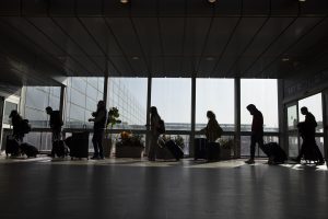 In aeroporto con 10 kg di droga in valigia: trentasettenne di Prato arrestata in Israele