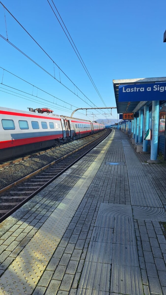 Incendio su un vagone: treni bloccati
