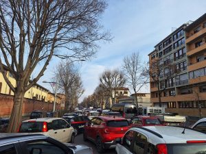 Traffico: tutti in coda sui viali  FOTO