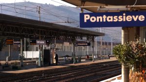 Treni pendolari, maxi ritardi dopo furto di cavi