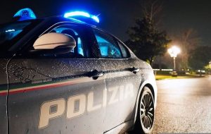 Minore telefona alla polizia e fa arrestare padre violento