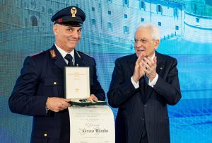 Soccorso dopo incidente in FiPiLi: poliziotto premiato dal presidente Mattarella