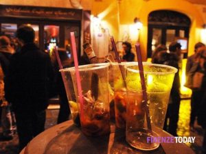 Alcol tour e minori: gin tonic sottobanco, chiuso locale 