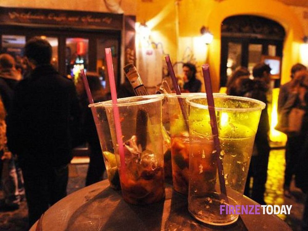 Alcol tour e minori: gin tonic sottobanco, chiuso locale