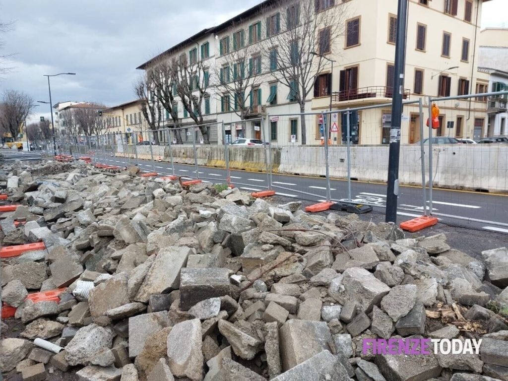 Cantieri tramvia, posti gratis per i residenti nel parcheggio del supermercato