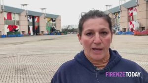 “Dammi un bacino”, Francesco Nuti e Firenze protagonisti del Carnevale di Viareggio / VIDEO