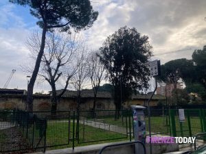 Pugnalato al cuore al centro di accoglienza: giovane finisce in carcere