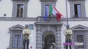 Mostre a cielo aperto: i giganti di Giannelli nelle piazze  VIDEO