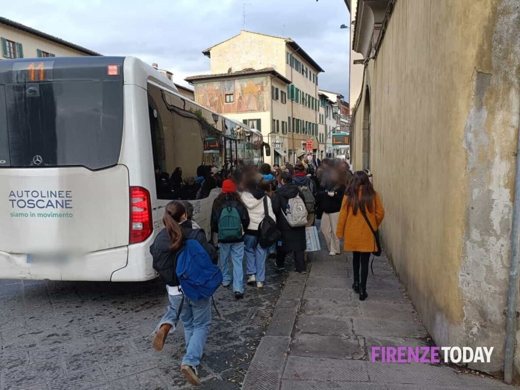 Autista chiede il biglietto, schiaffo dal passeggero