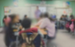 A scuola l'insegnante segnala una 12enne incinta, poi l'inquietante scoperta