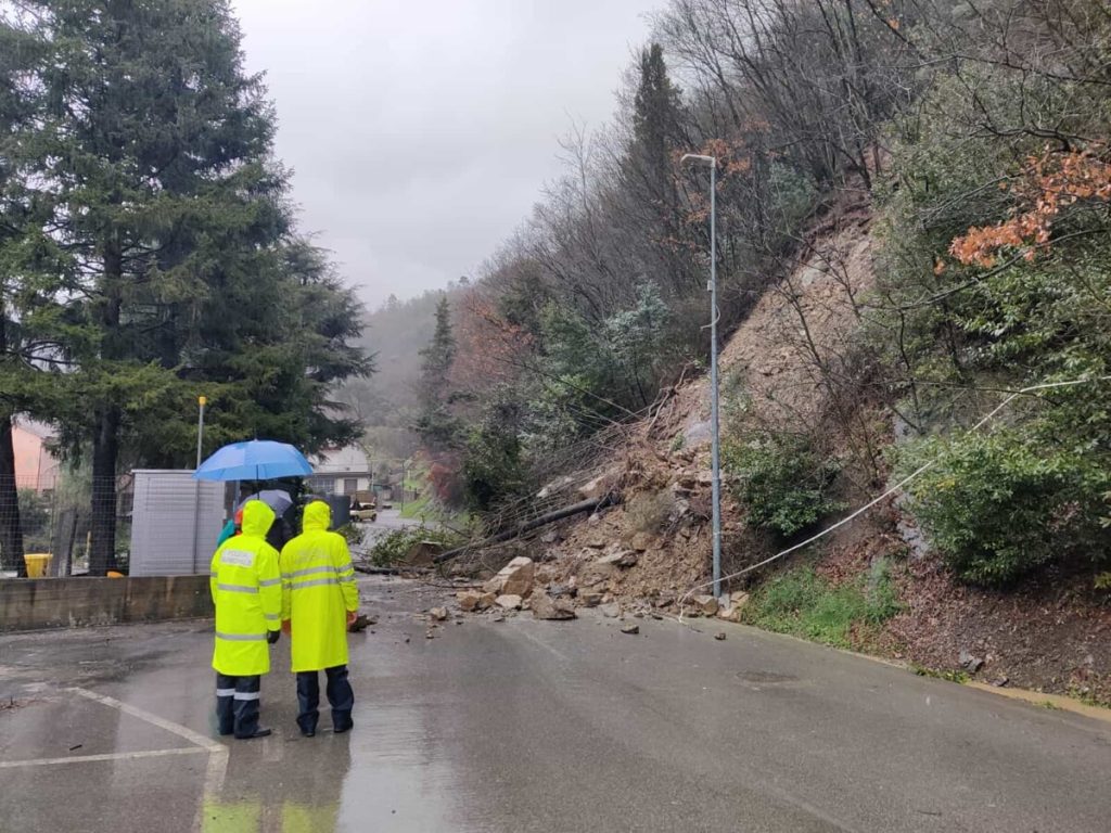 Frane, allagamenti e strade chiuse: il bilancio del maltempo a Prato