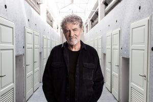Gioele Dix al Teatro Puccini con "Ma per fortuna che c'era il Gaber"